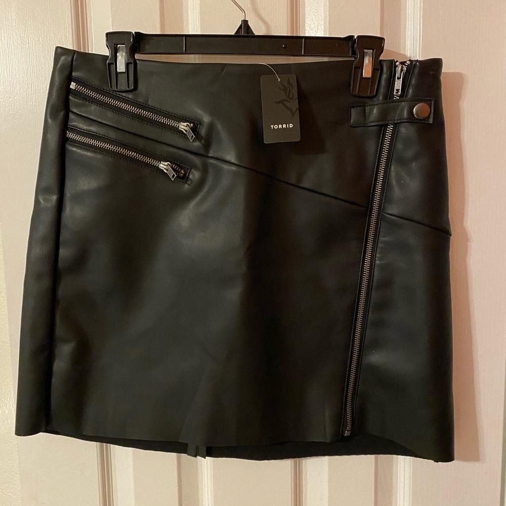 Leather look-a-like skirt